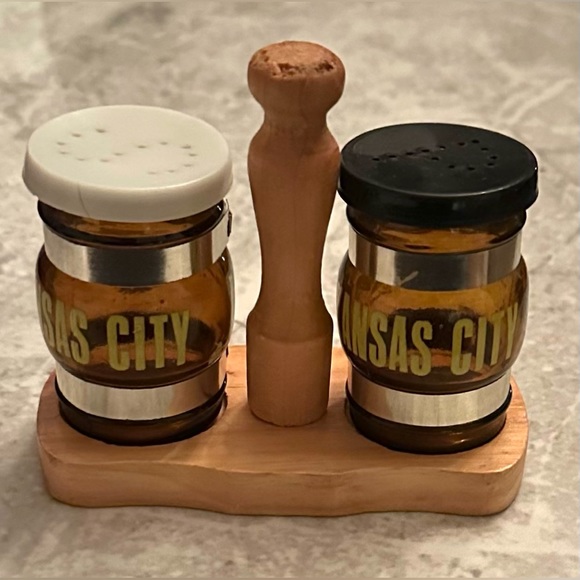 Kitchen Vintage Crown Center Kansas City Barrels Salt Pepper Shaker